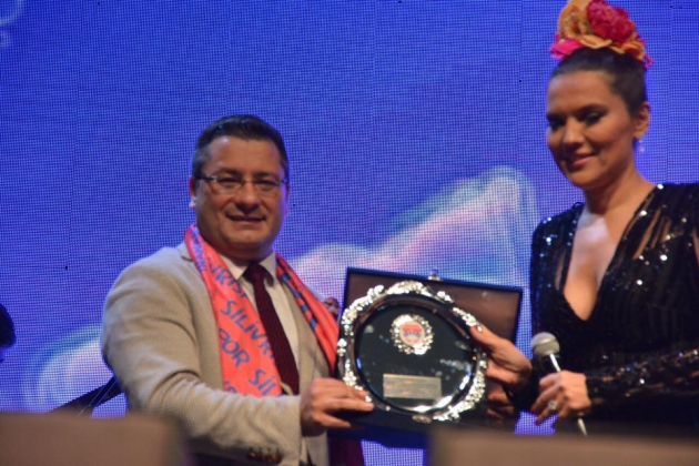 Tarihi başarı coşkuyla kutlandı
