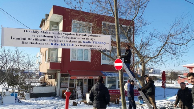 Ortaköy Mahalle halkından teşekkür pankartı