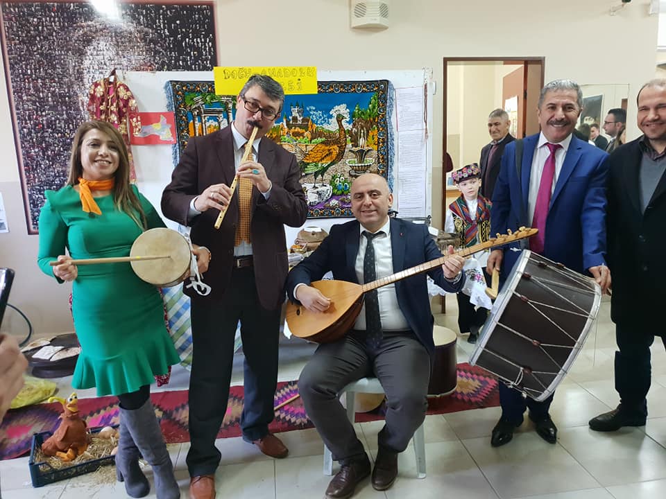 Okul koridoru 'kültür sokağı' oldu!
