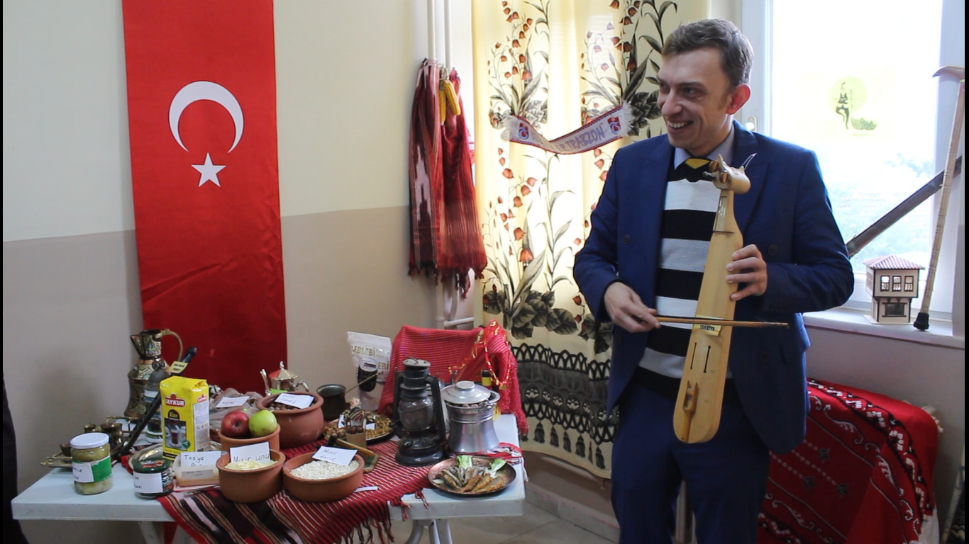 Okul koridoru 'kültür sokağı' oldu!