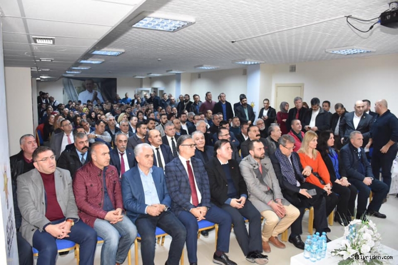 Bayrak öpüp söz verdiler