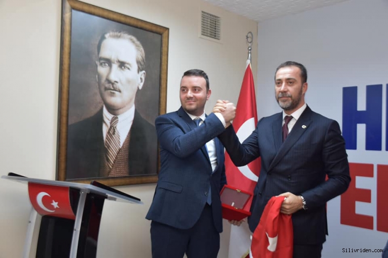 Bayrak öpüp söz verdiler