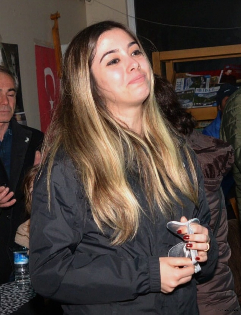 Değirmenci'ye sarılıp ağladı