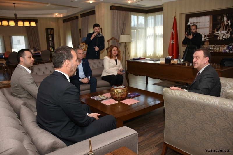 Yılmaz belediye personelini ziyaret etti