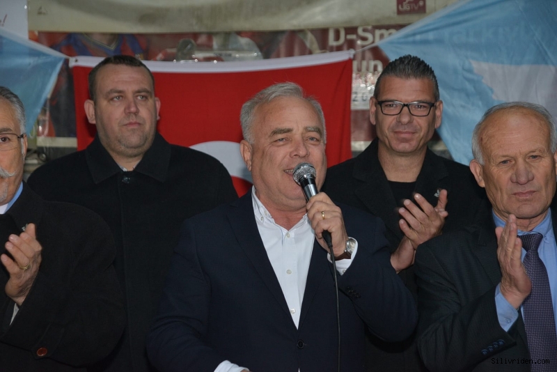 Kavaklı'da "efsane başkan" diye karşılandı