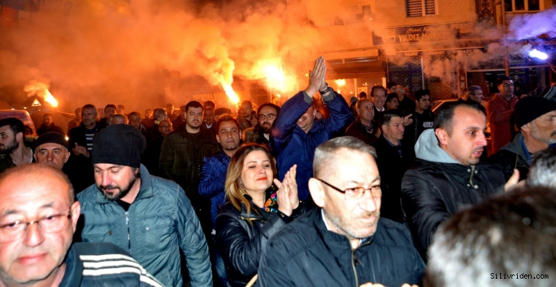 Kavaklı'da "efsane başkan" diye karşılandı