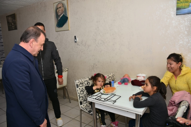 Fatih Mahallesi esnafı Işıklar'ı ilgiyle karşıladı