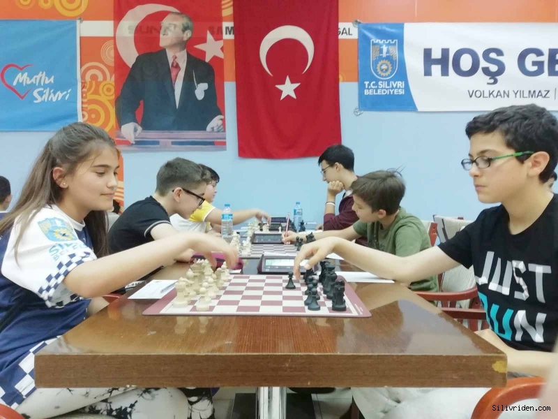 Satranç Turnuvasında Kıyasıya Yarış