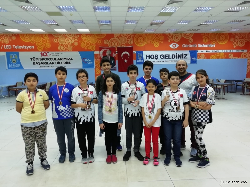 Satranç Turnuvasında Kıyasıya Yarış