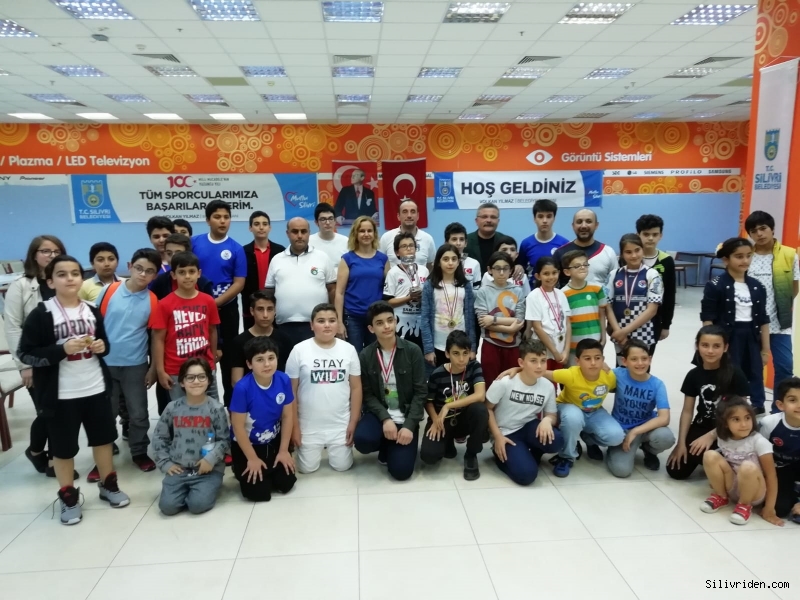 Satranç Turnuvasında Kıyasıya Yarış