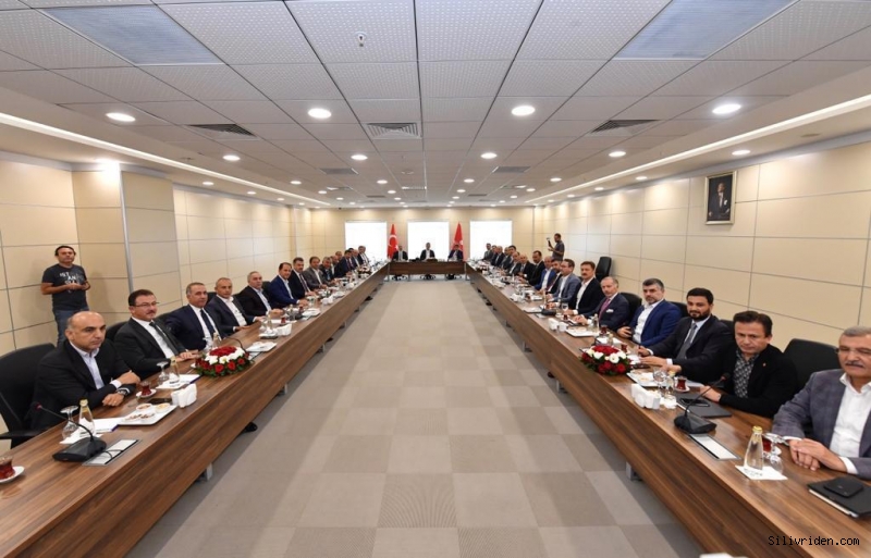 Başkan Yılmaz, belediye başkanları toplantısına katıldı