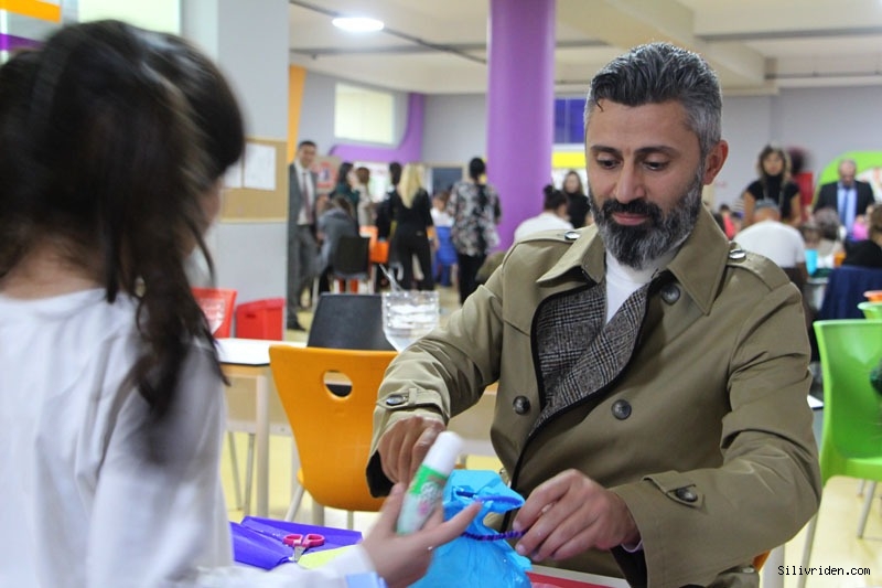 Odak öğrencileri mutluluk için ışık yaktı