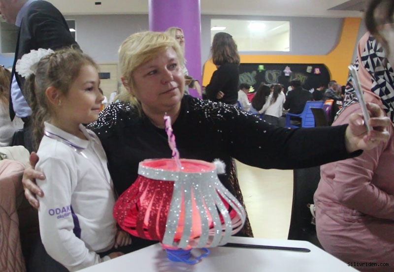 Odak öğrencileri mutluluk için ışık yaktı
