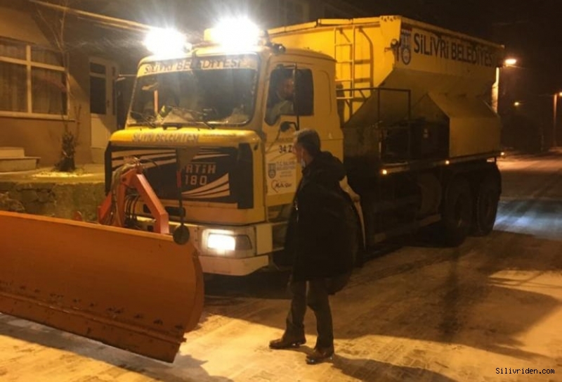 Silivri Belediyesi tüm mahallelerde karla mücadele ediyor