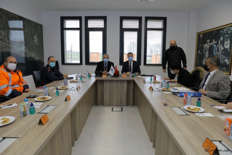 Silivri Belediyesi tüm mahallelerde karla mücadele ediyor