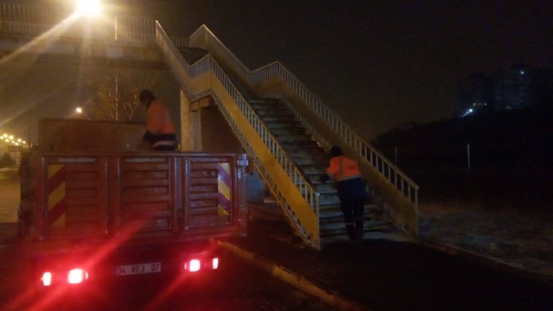 Silivri Belediyesi tüm mahallelerde karla mücadele ediyor