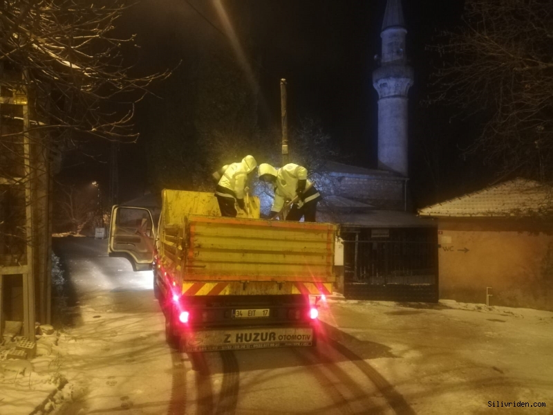 Silivri Belediyesi tüm mahallelerde karla mücadele ediyor