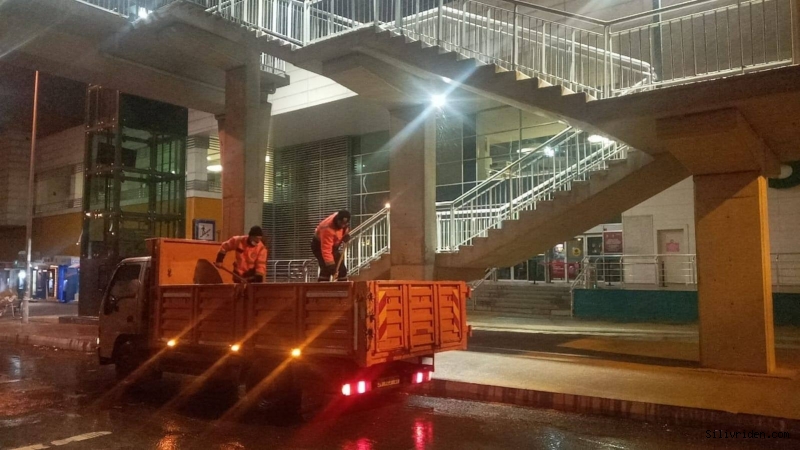 Silivri Belediyesi tüm mahallelerde karla mücadele ediyor