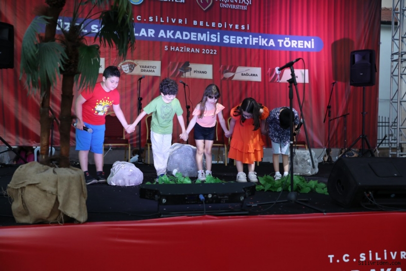 Akademi ilk mezunlarını verdi
