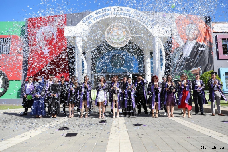 TÜRAM'da mezuniyet coşkusu