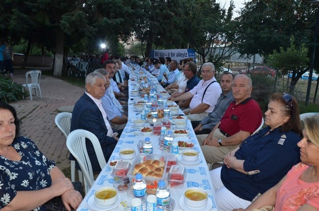 Işıklar sokak iftarlarında