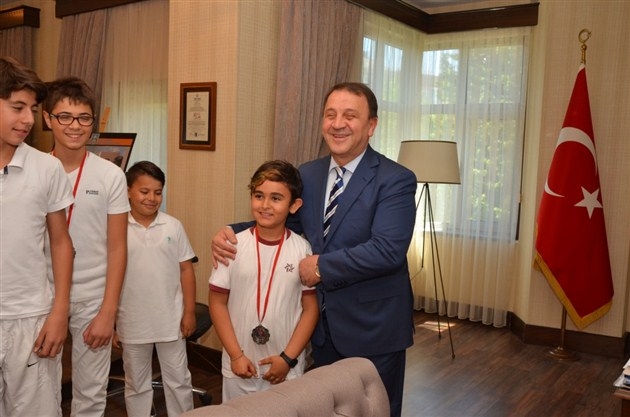 Işıklar şampiyon okçuları ödüllendirdi