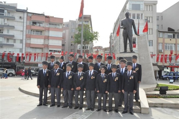 Atatürk Anıtı'na çelenk sunumu yapıldı!