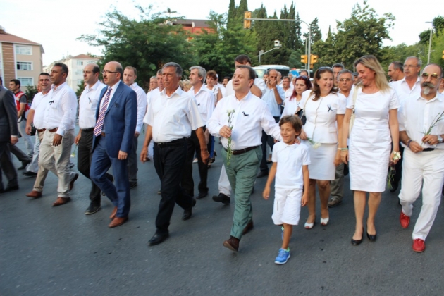 Barışırken yine küstük