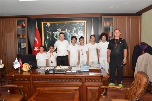 Işıklar şampiyon okçuları ödüllendirdi
