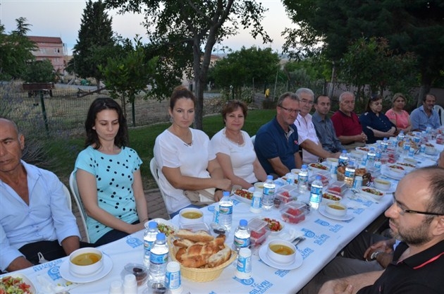 Işıklar sokak iftarlarında