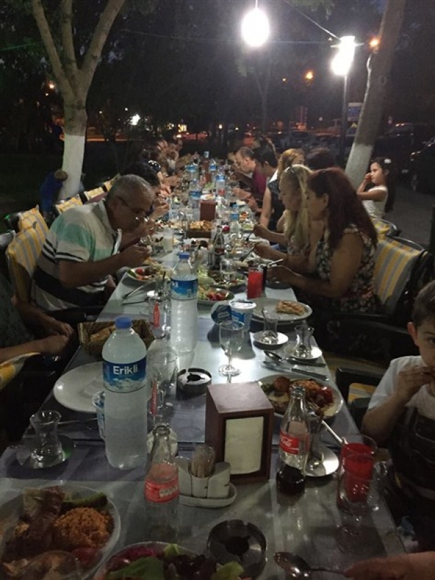 Turgut Reis İlkokulu öğretmenleri iftar yaptı!
