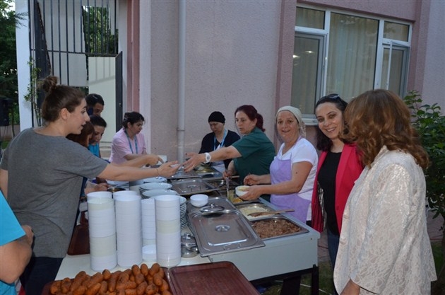 Işıklar sokak iftarlarında