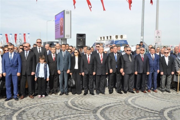 Atatürk Anıtı'na çelenk sunumu yapıldı!