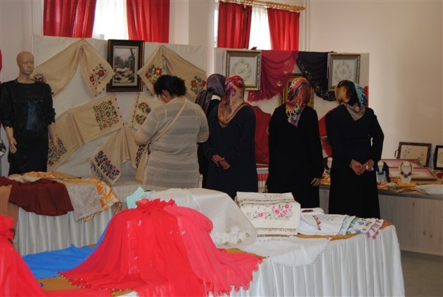 Halk Eğitim Merkezi'nin sergisine büyük ilgi