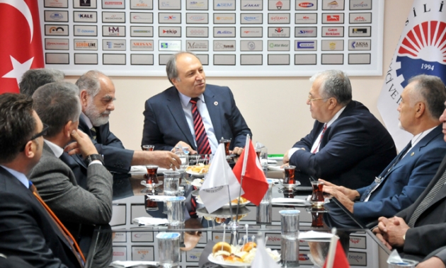 Fuat Avni'nin kim olduğunu açıkladı