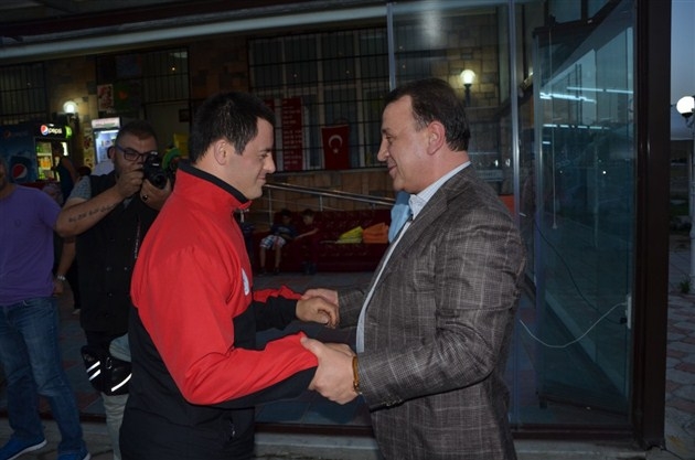 Işıklar sokak iftarlarında