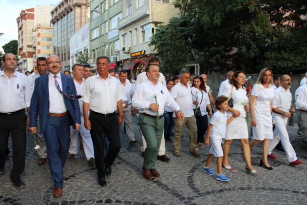 Barışırken yine küstük