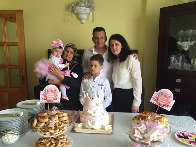 Minik Benay 1 yaşında