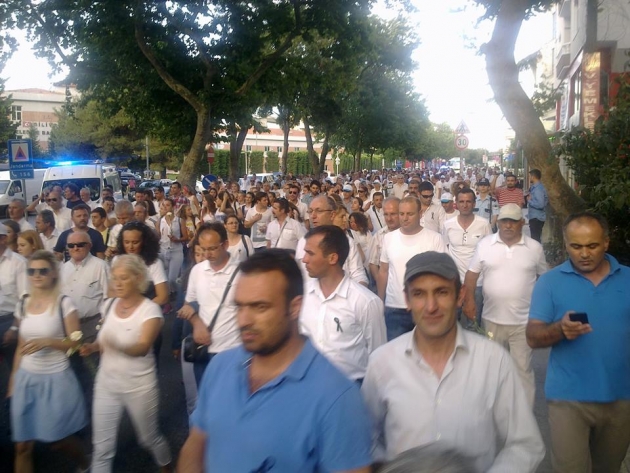 Barışırken yine küstük