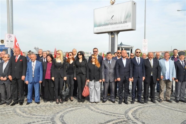 Atatürk Anıtı'na çelenk sunumu yapıldı!