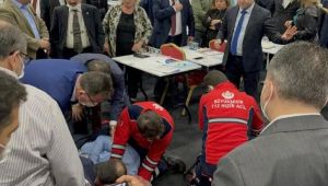 İBB Meclisinde fenalaşan CHP'li üye hastaneye kaldırıldı