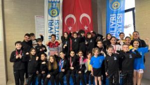 Silivri'de paletli yüzme bahar şenliği düzenledi