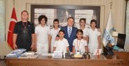 Işıklar şampiyon okçuları ödüllendirdi