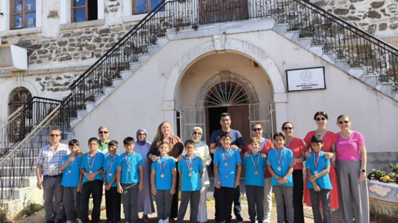 Selimpaşa ilkokulu futbol takımına madalya sevinci